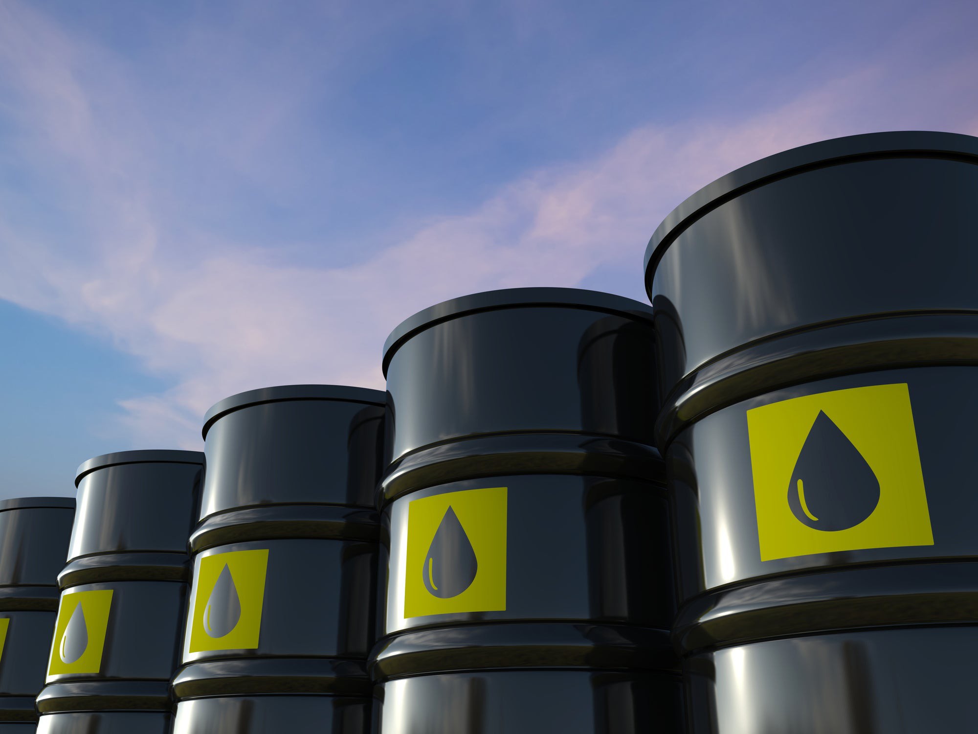 Petróleo crudo sigue escalada y cierra en US$121.51 en NY