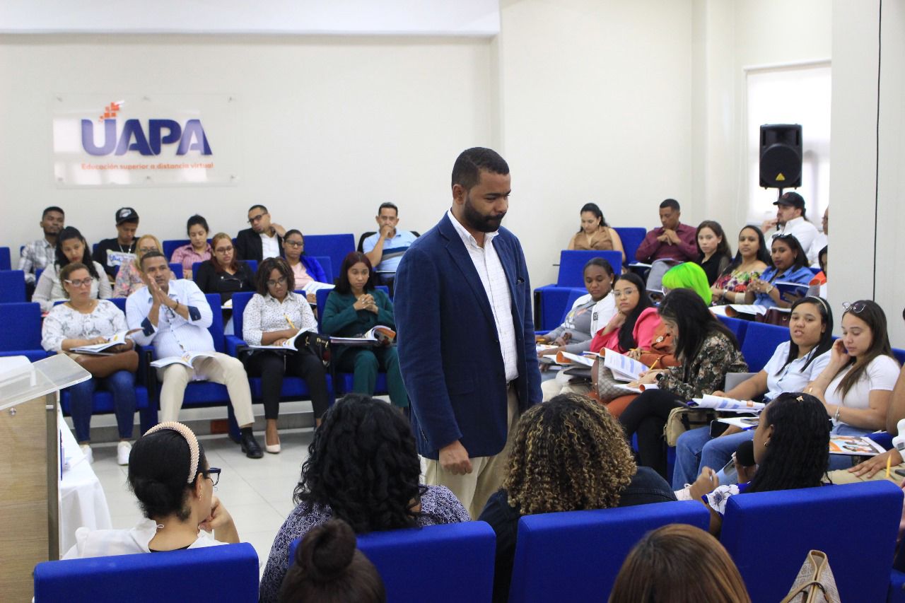 Máximo Ogando ha revolucionado la educación con sus capacitaciones a nivel nacional e internacional