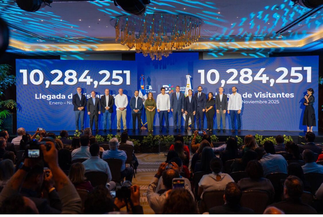 República Dominicana recibe 10.2 millones de visitantes en 11 meses. República Dominicana recibe 10.2 millones de visitantes en 11 meses.