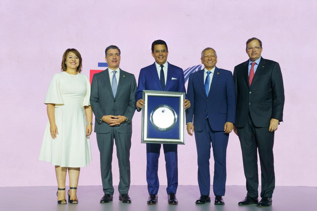 Asociación de Bancos de la República Dominicana reconoce labor del ministro David Collado