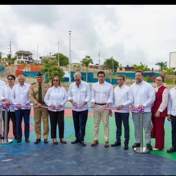 Abinader y Collado inauguran bulevar de la Salud en Haina con inversión de 165 millones de pesos.