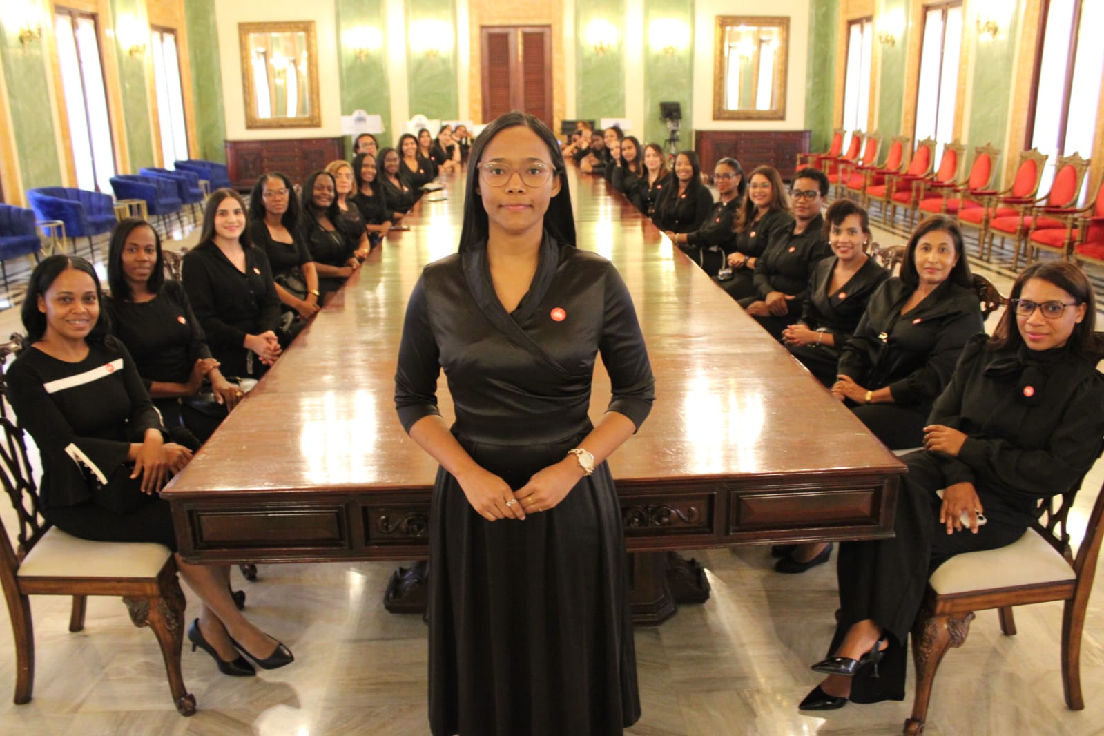 La comunidad «Mujer Integral» realiza visita institucional al Palacio Nacional de la RD La comunidad «Mujer Integral» realiza visita institucional al Palacio Nacional de la RD