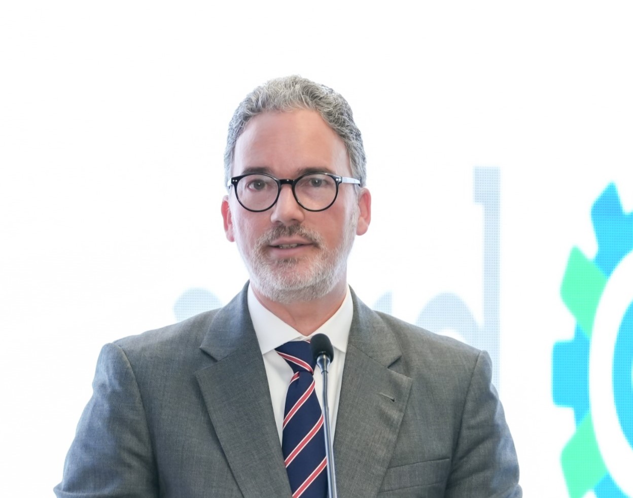 Transportistas, pieza clave del turismo: David Collado firma acuerdo con la ITF para fortalecer la movilidad turística sostenible. Transportistas, pieza clave del turismo: David Collado firma acuerdo con la ITF para fortalecer la movilidad turística sostenible.